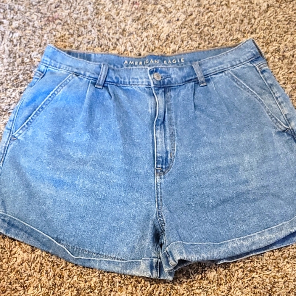 AE Mom Shorts